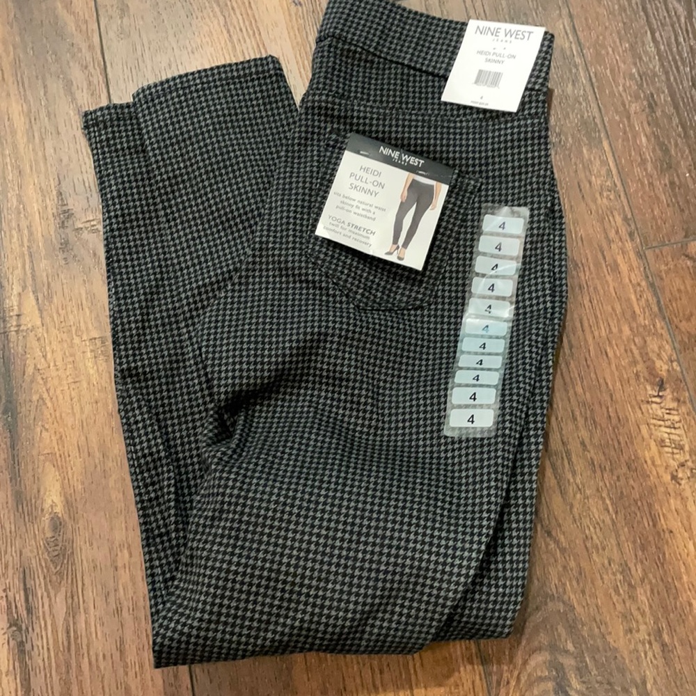 Nine West Pull On Skinny size 4